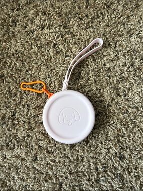 Source Unknown Pink Silicone Collapsible Dog Bowl with Orange Carabiner